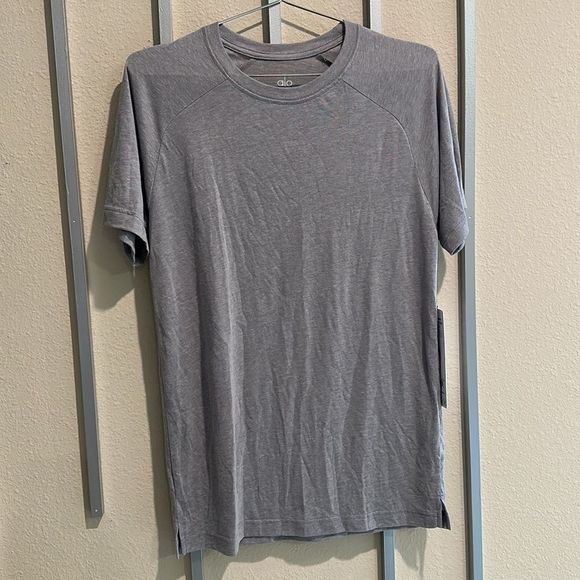 Alo Yoga Mens The Triumph Crew Neck Tee - Athletic Heather Grey Small NWT - Picture 7 of 7